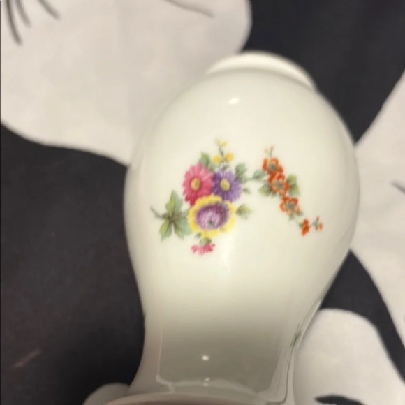 Rosenthal White Vase with Elegant Floral Accents - Picture 4 of 5